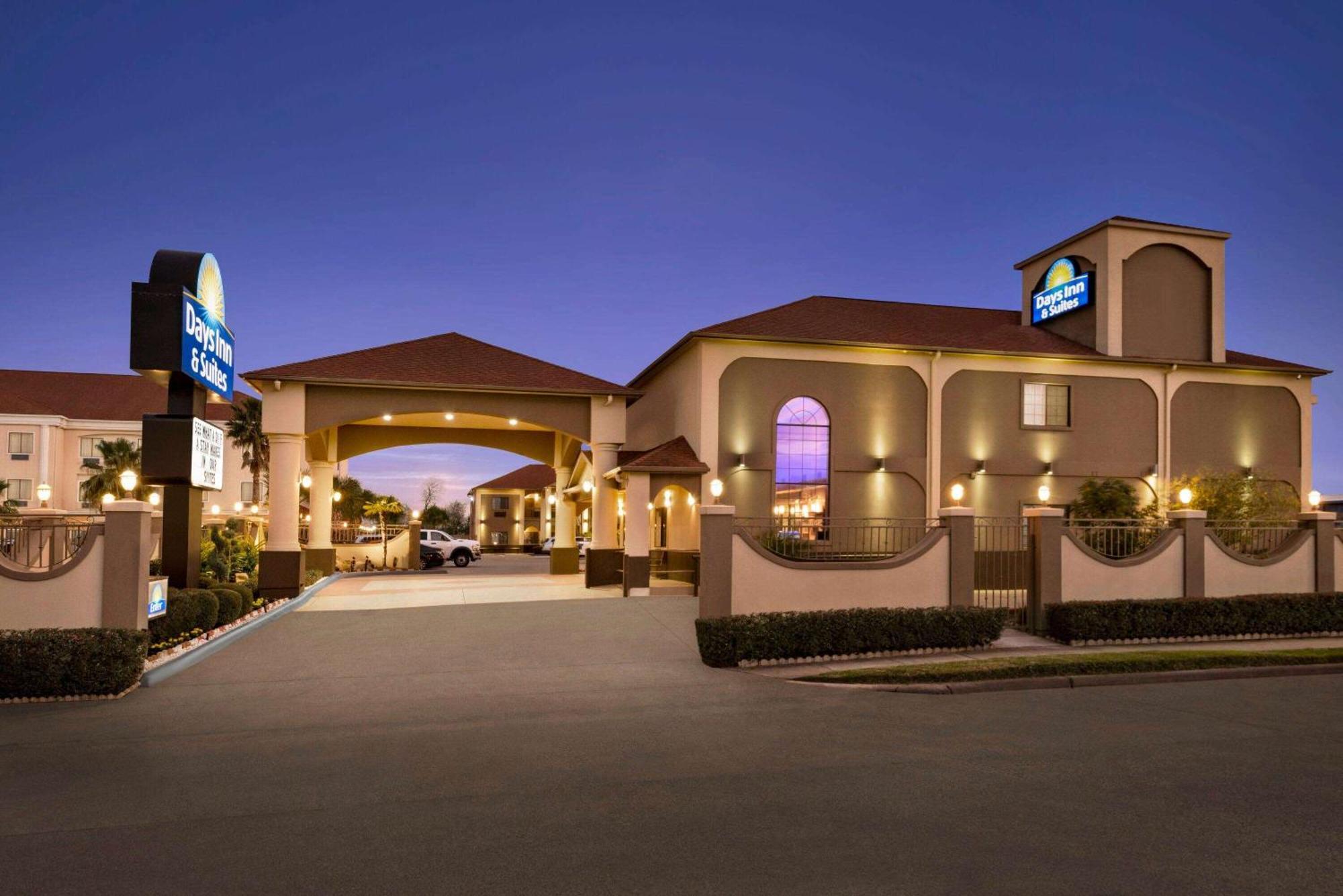 Days Inn & Suites By Wyndham Houston Hobby Airport Exteriör bild