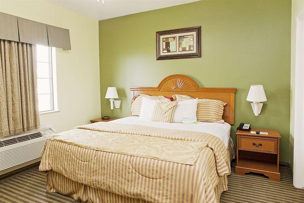 Days Inn & Suites By Wyndham Houston Hobby Airport Exteriör bild