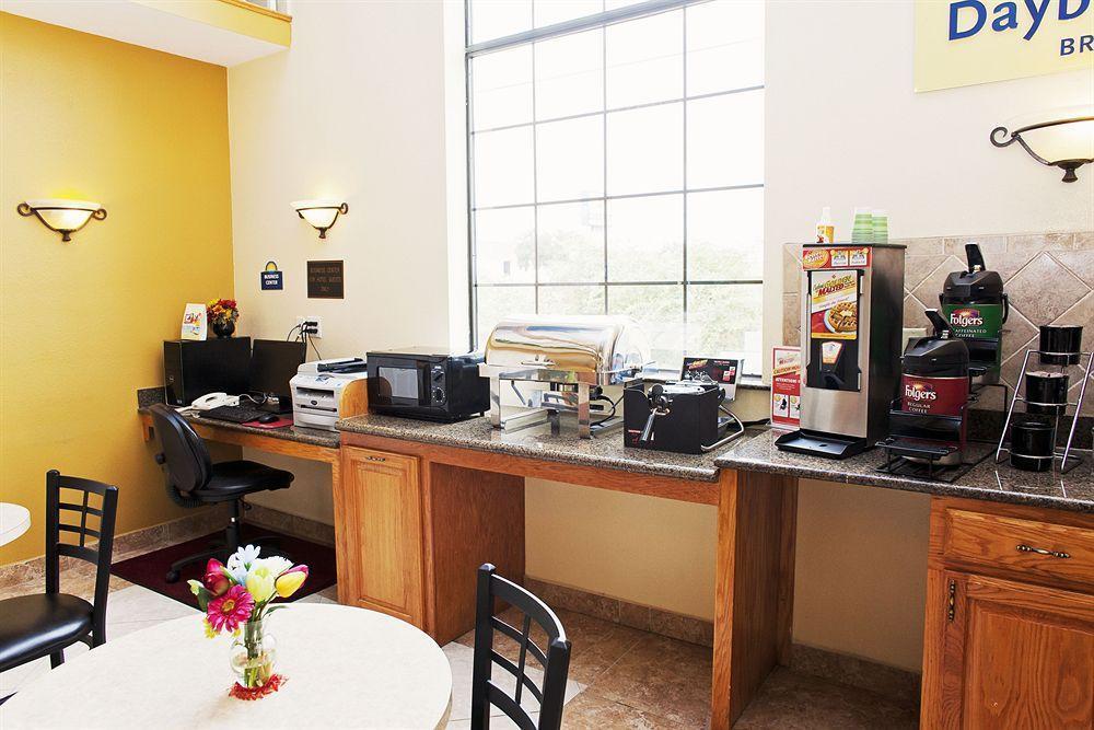Days Inn & Suites By Wyndham Houston Hobby Airport Exteriör bild