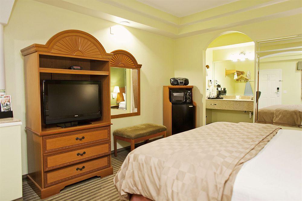 Days Inn & Suites By Wyndham Houston Hobby Airport Exteriör bild