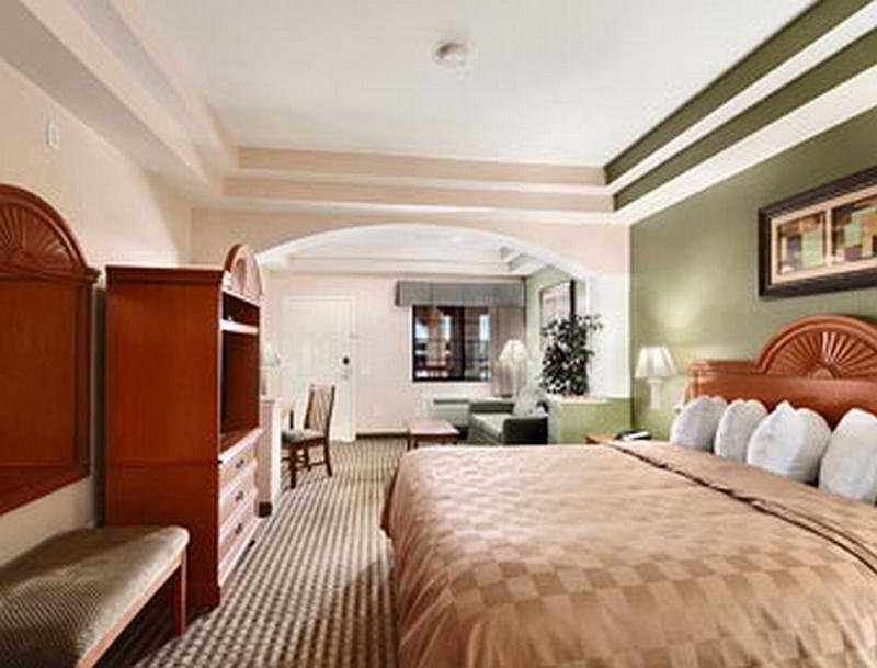 Days Inn & Suites By Wyndham Houston Hobby Airport Exteriör bild