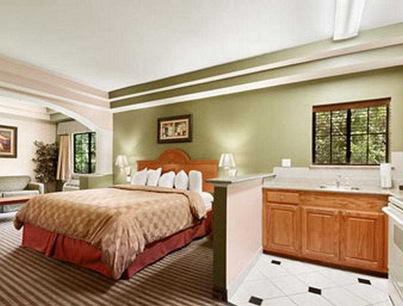 Days Inn & Suites By Wyndham Houston Hobby Airport Exteriör bild