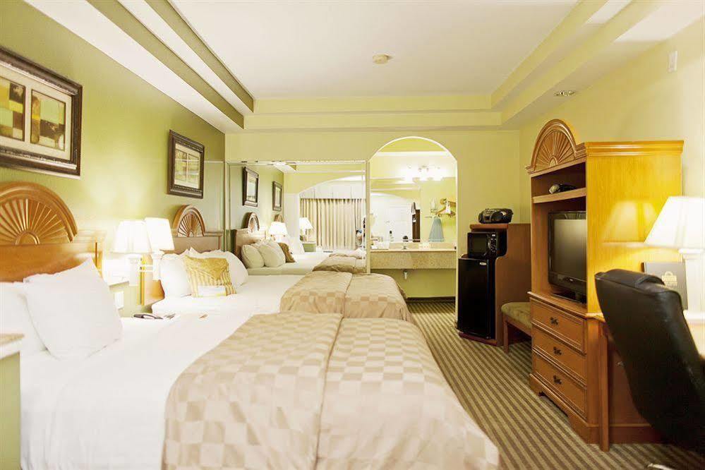 Days Inn & Suites By Wyndham Houston Hobby Airport Exteriör bild