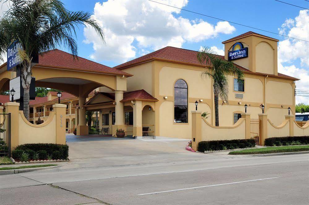 Days Inn & Suites By Wyndham Houston Hobby Airport Exteriör bild